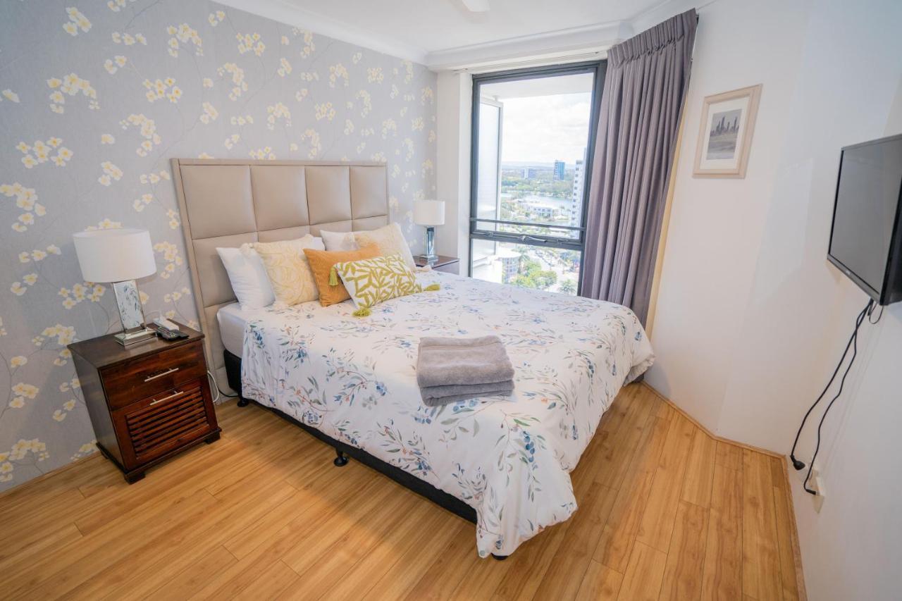 Large Surfers Paradise Apartment With Fantastic Views โกลด์โคสต์ ภายนอก รูปภาพ