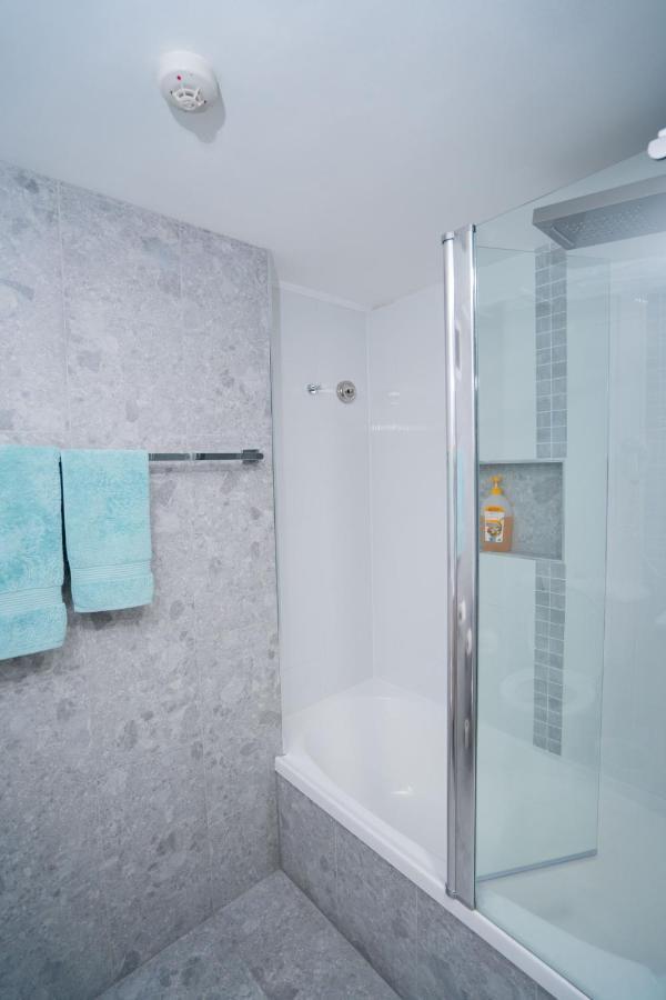 Large Surfers Paradise Apartment With Fantastic Views โกลด์โคสต์ ภายนอก รูปภาพ