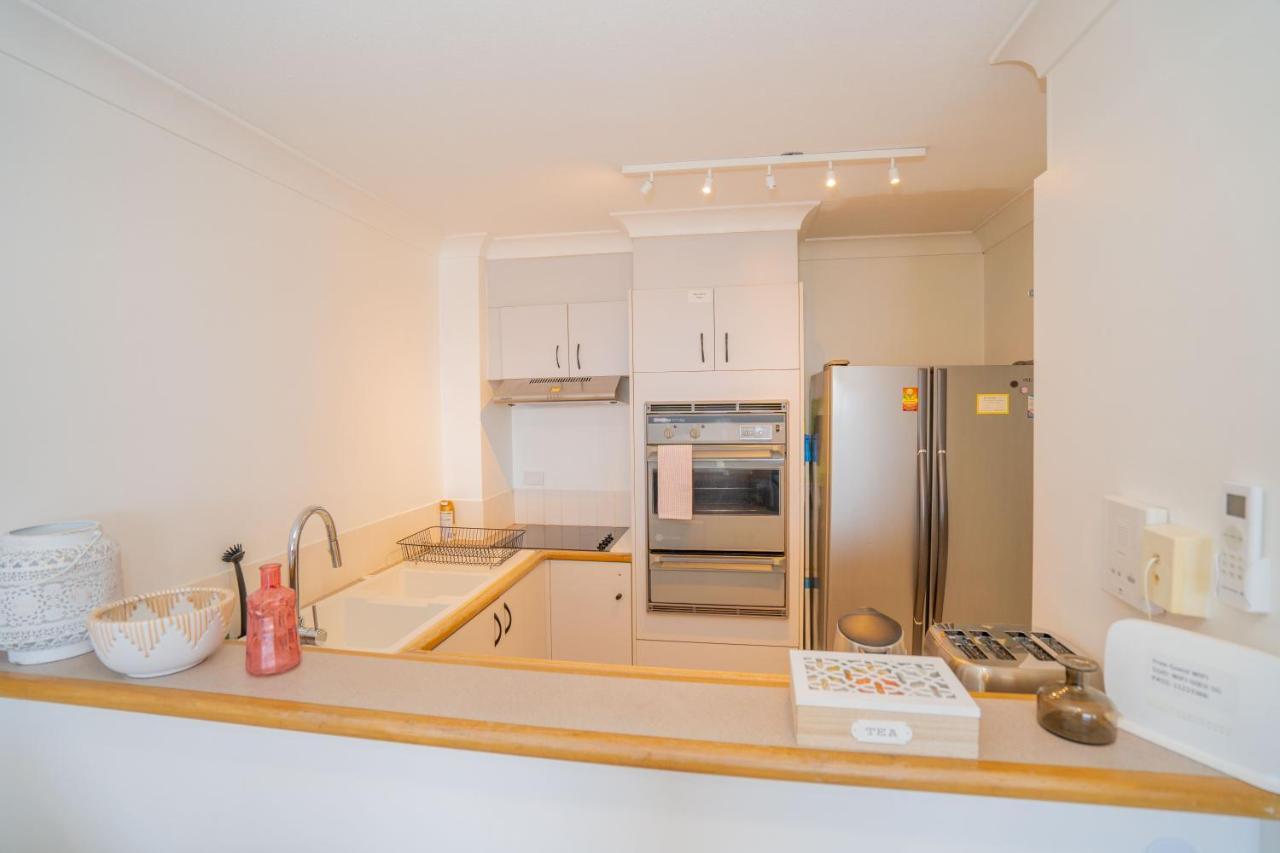 Large Surfers Paradise Apartment With Fantastic Views โกลด์โคสต์ ภายนอก รูปภาพ