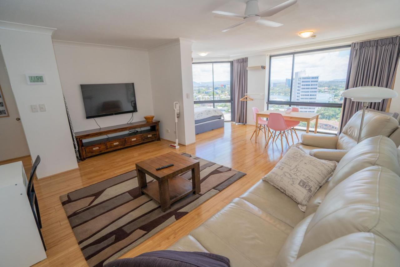 Large Surfers Paradise Apartment With Fantastic Views โกลด์โคสต์ ภายนอก รูปภาพ