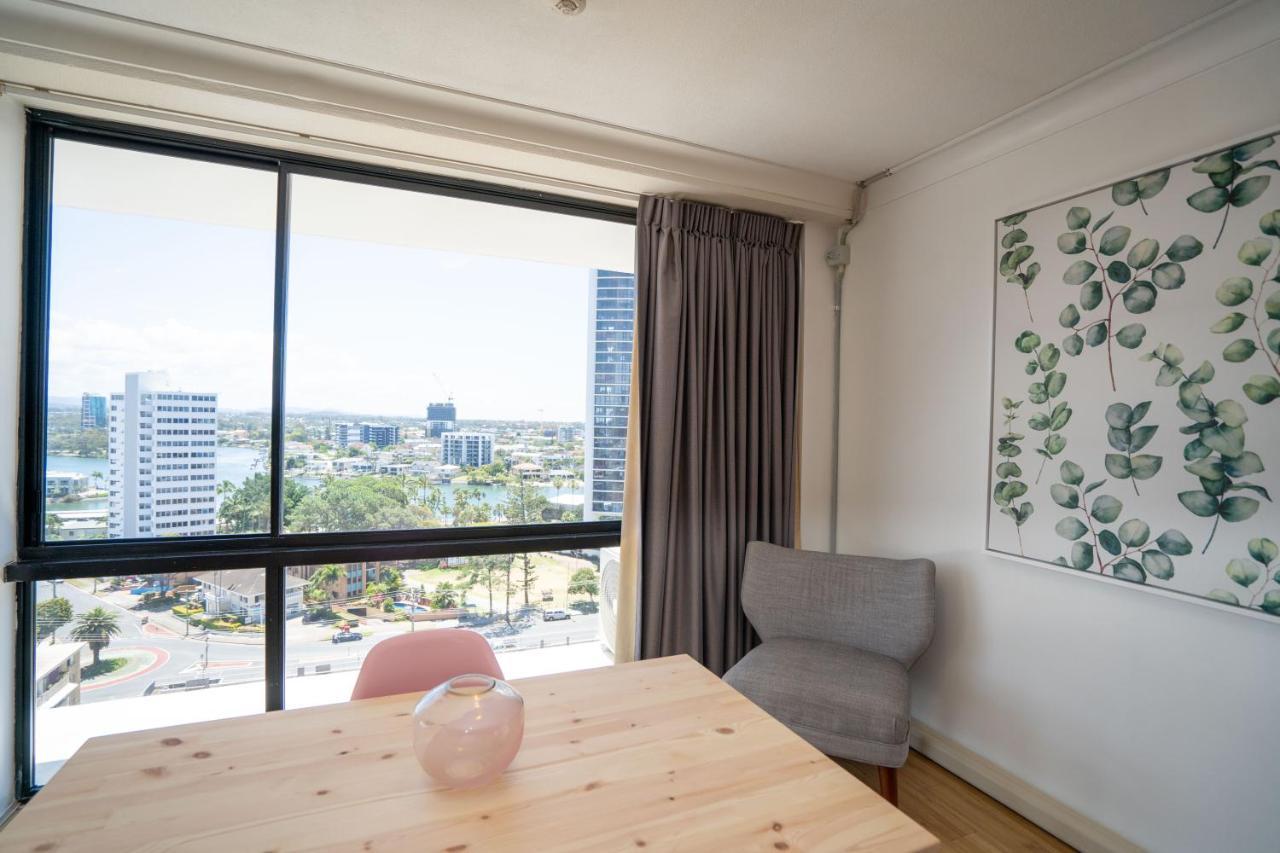 Large Surfers Paradise Apartment With Fantastic Views โกลด์โคสต์ ภายนอก รูปภาพ
