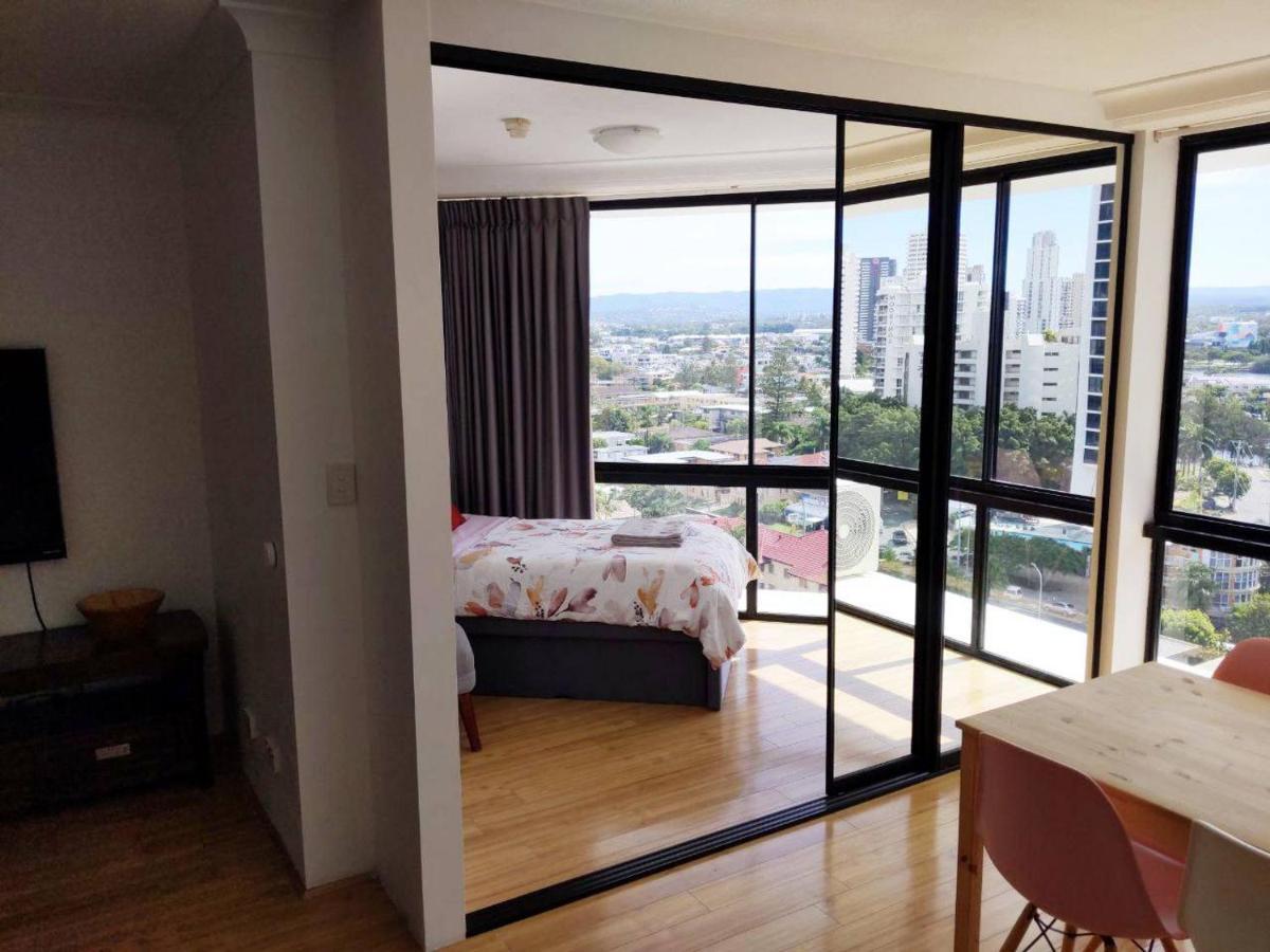 Large Surfers Paradise Apartment With Fantastic Views โกลด์โคสต์ ภายนอก รูปภาพ